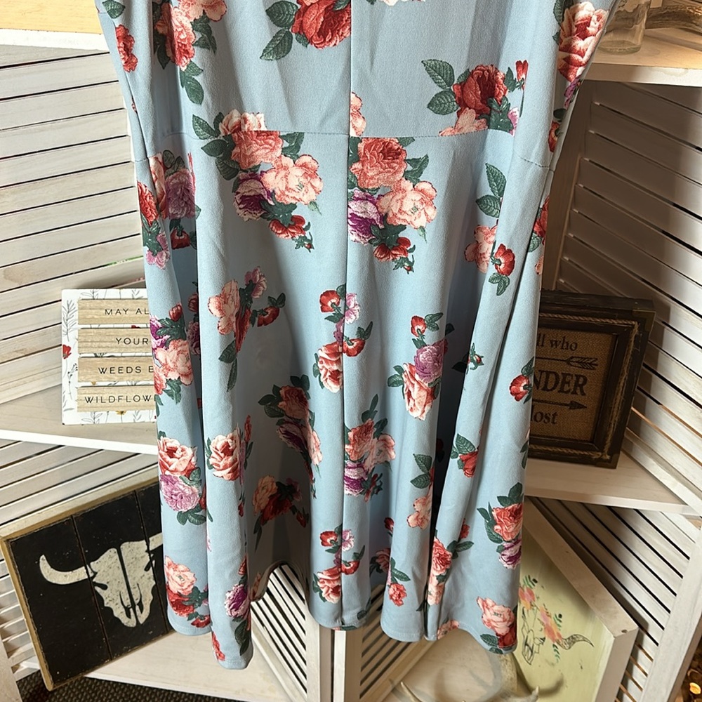 Gilli Blue Floral Sleeveless Dress - Picture 6 of 8